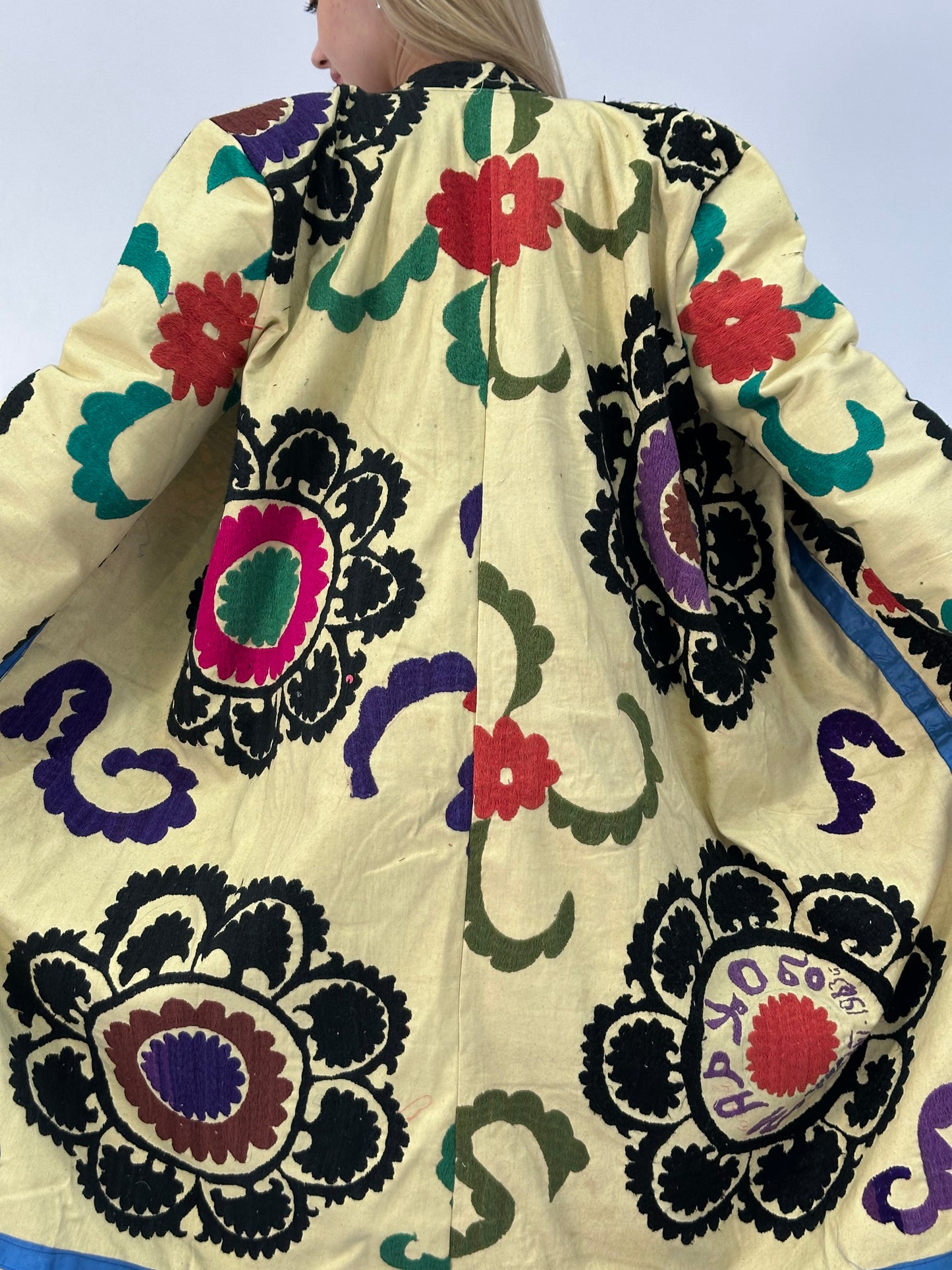 Handmade Upcycled Uzbek Suzani Embroidery Chapan Coat/Robe/Kaftan/Kimono Vintage