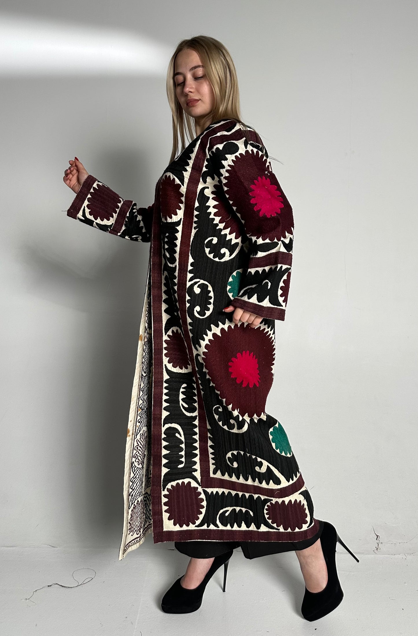 Handmade Upcycled Uzbek Suzani Embroidery Chapan Coat/Robe/Kaftan/Kimono Vintage