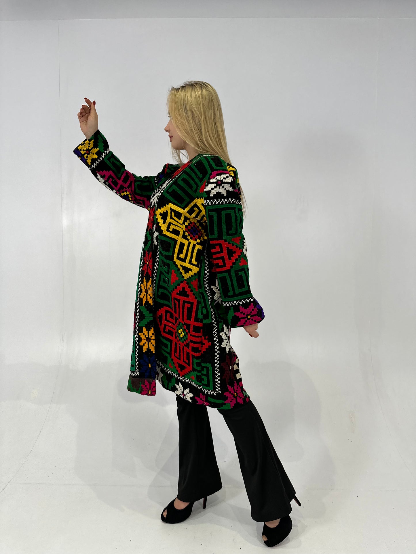 Handmade Upcycled Uzbek Suzani Embroidery Chapan Coat/Robe/Kaftan/Kimono Vintage