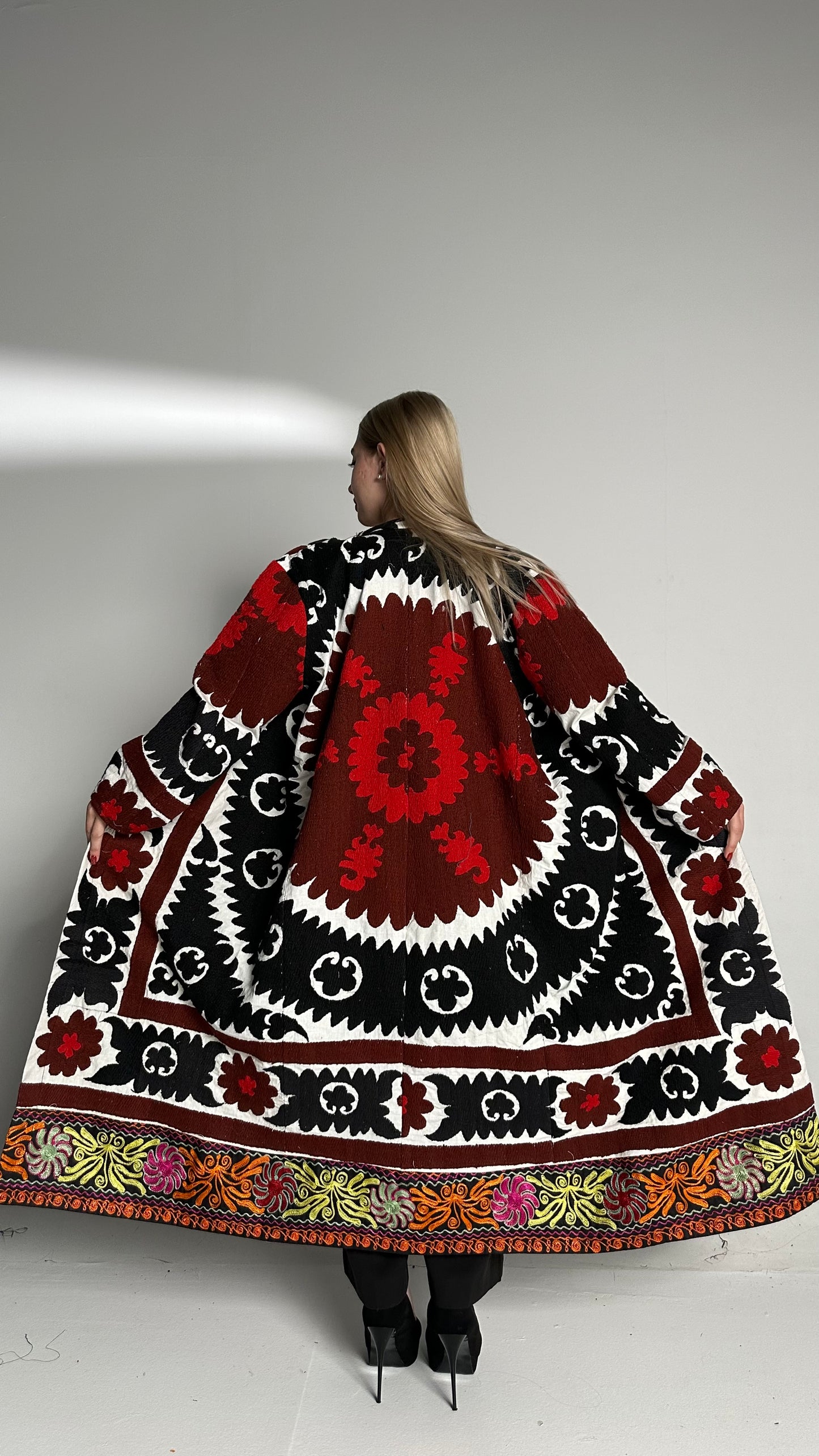 Handmade Upcycled Uzbek Suzani Embroidery Chapan Coat/Robe/Kaftan/Kimono Vintage