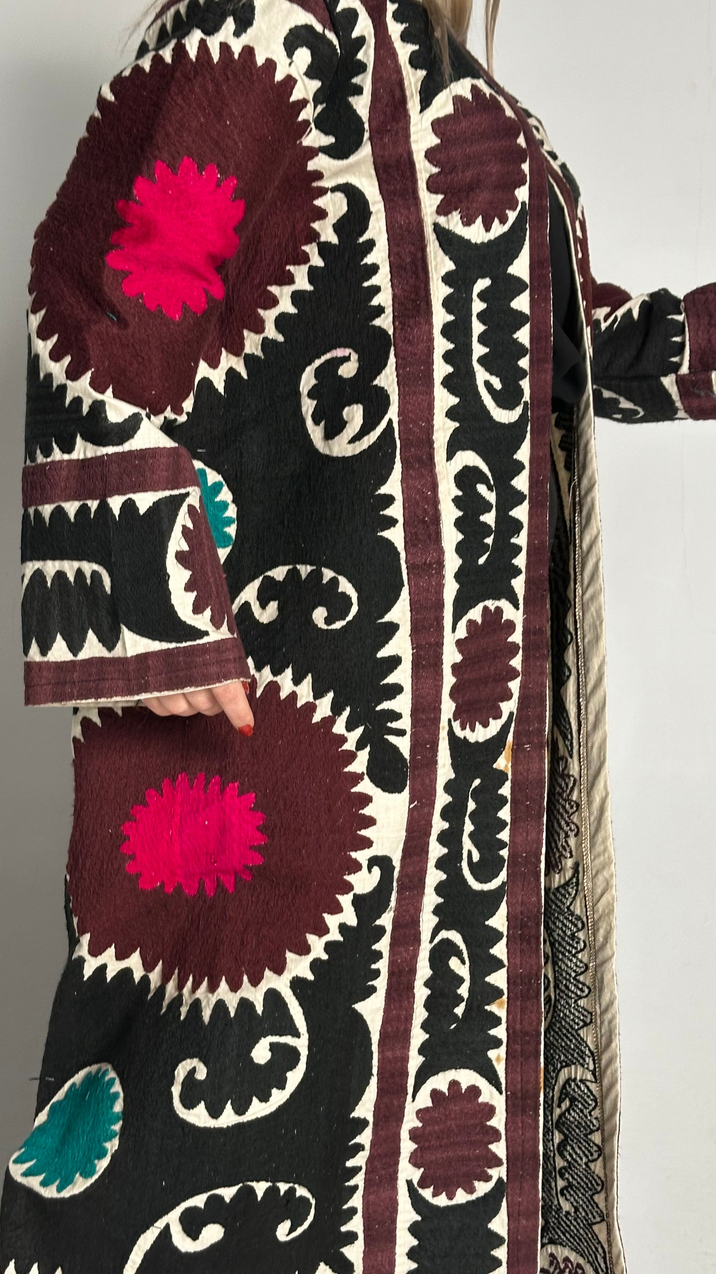 Handmade Upcycled Uzbek Suzani Embroidery Chapan Coat/Robe/Kaftan/Kimono Vintage