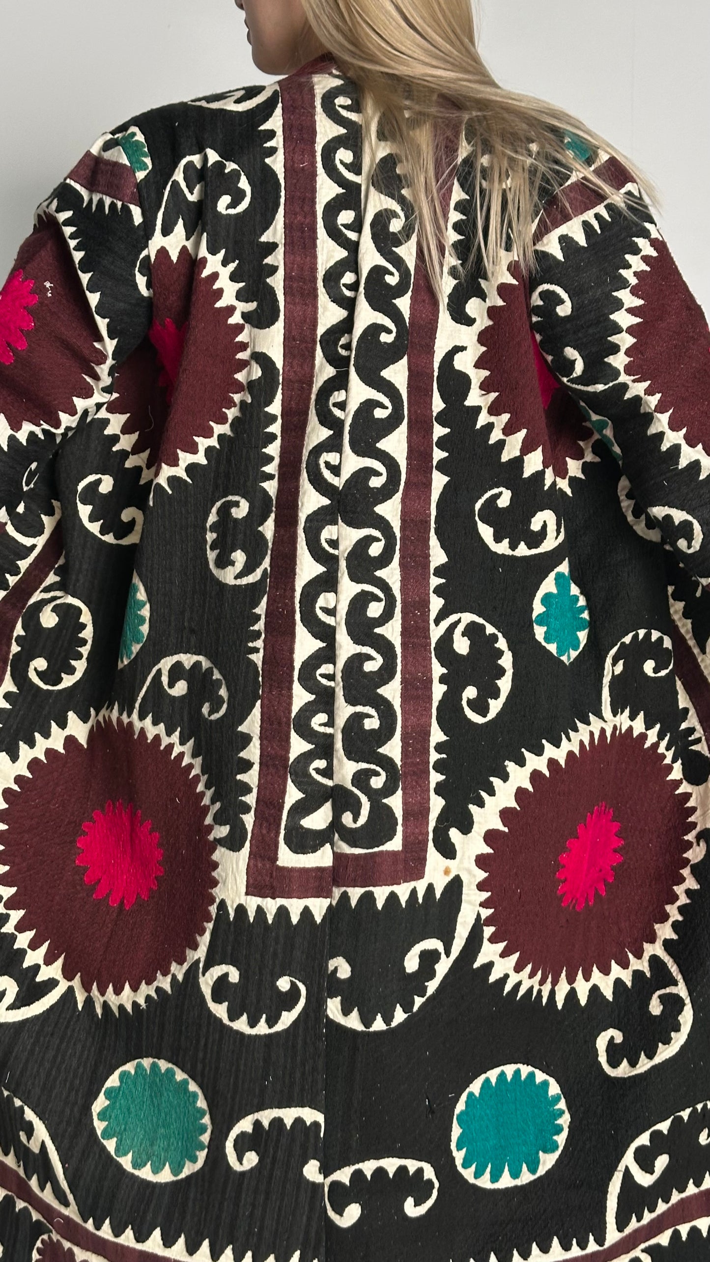 Handmade Upcycled Uzbek Suzani Embroidery Chapan Coat/Robe/Kaftan/Kimono Vintage