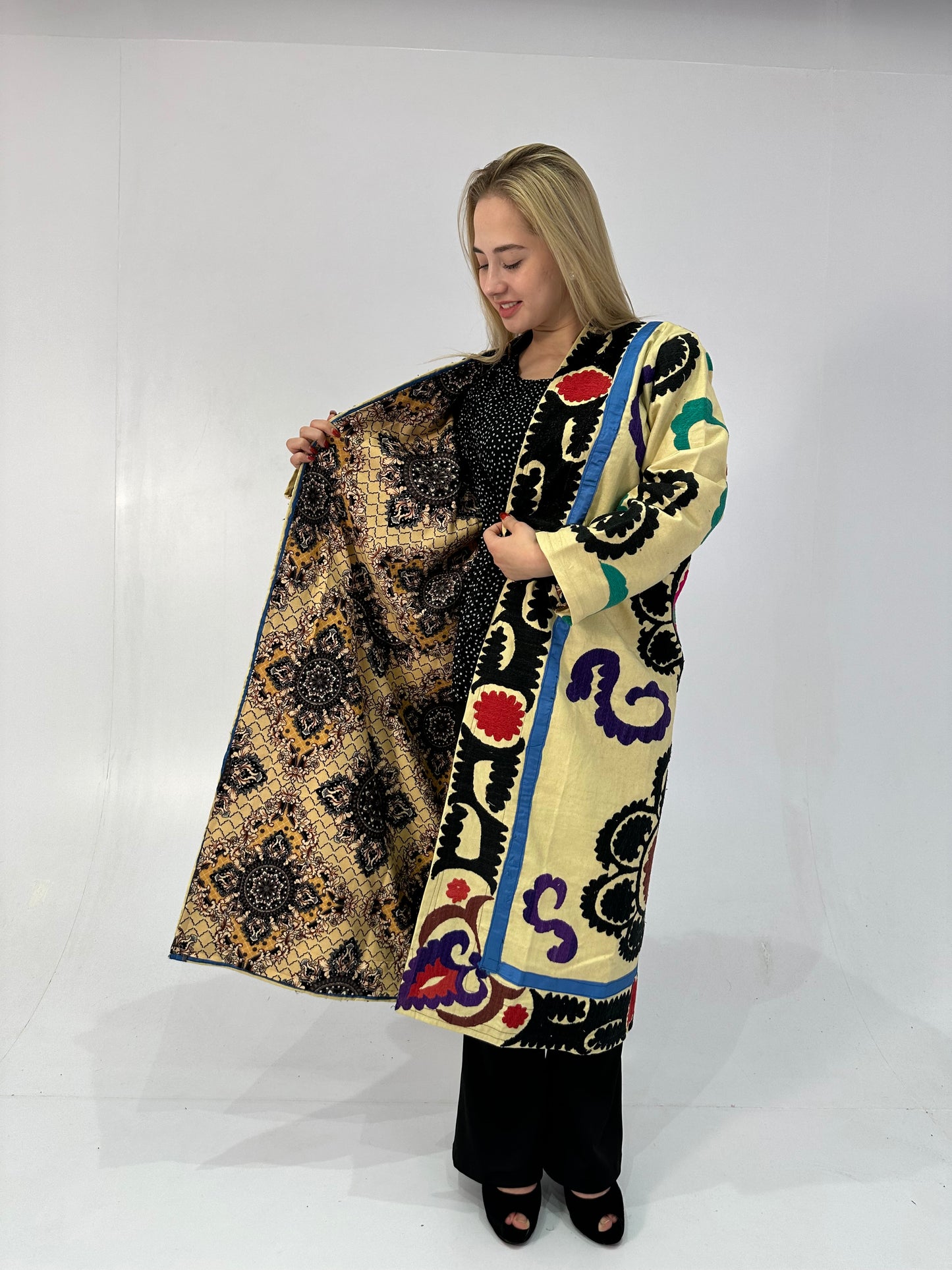 Handmade Upcycled Uzbek Suzani Embroidery Chapan Coat/Robe/Kaftan/Kimono Vintage