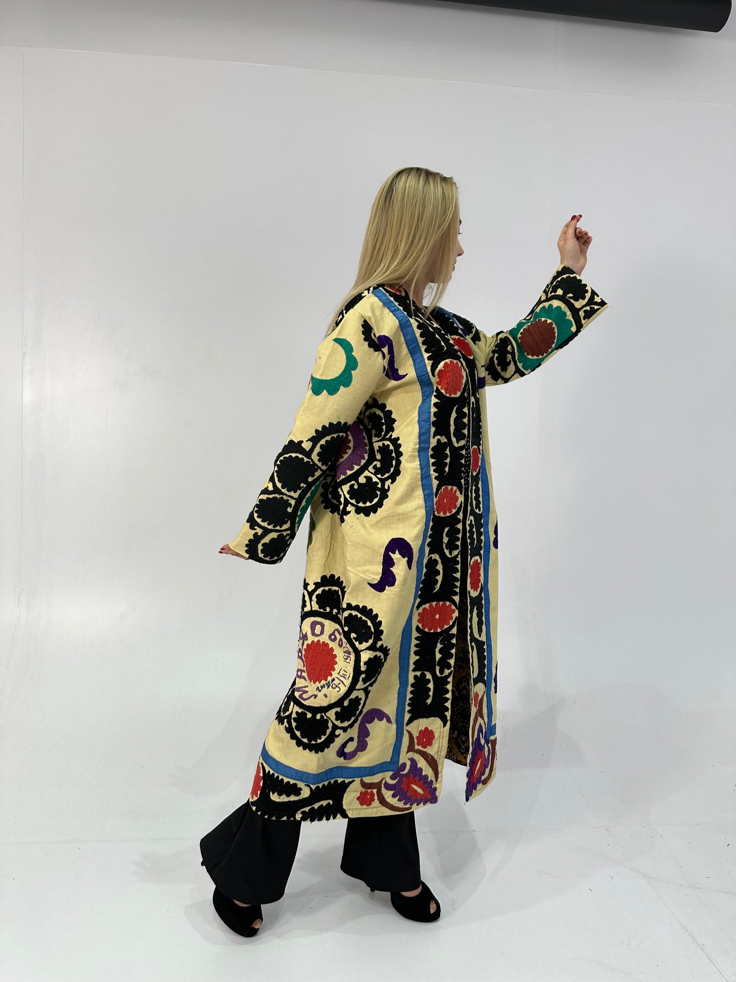 Handmade Upcycled Uzbek Suzani Embroidery Chapan Coat/Robe/Kaftan/Kimono Vintage