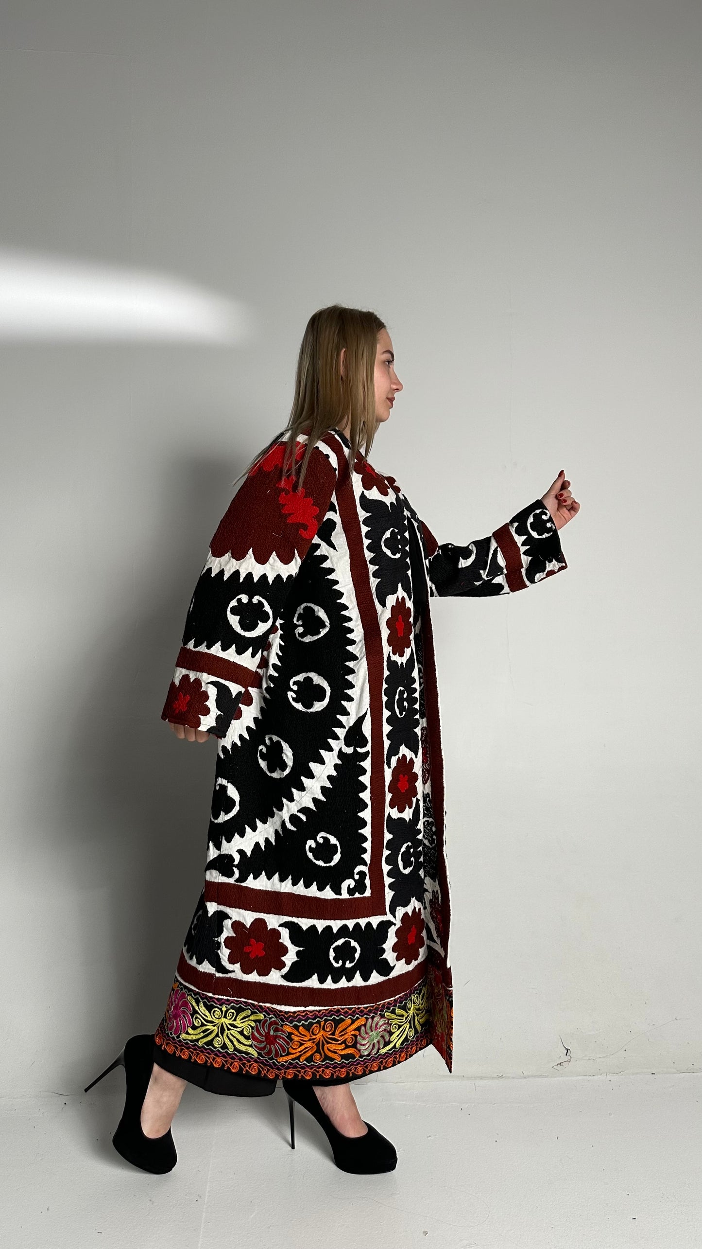 Handmade Upcycled Uzbek Suzani Embroidery Chapan Coat/Robe/Kaftan/Kimono Vintage