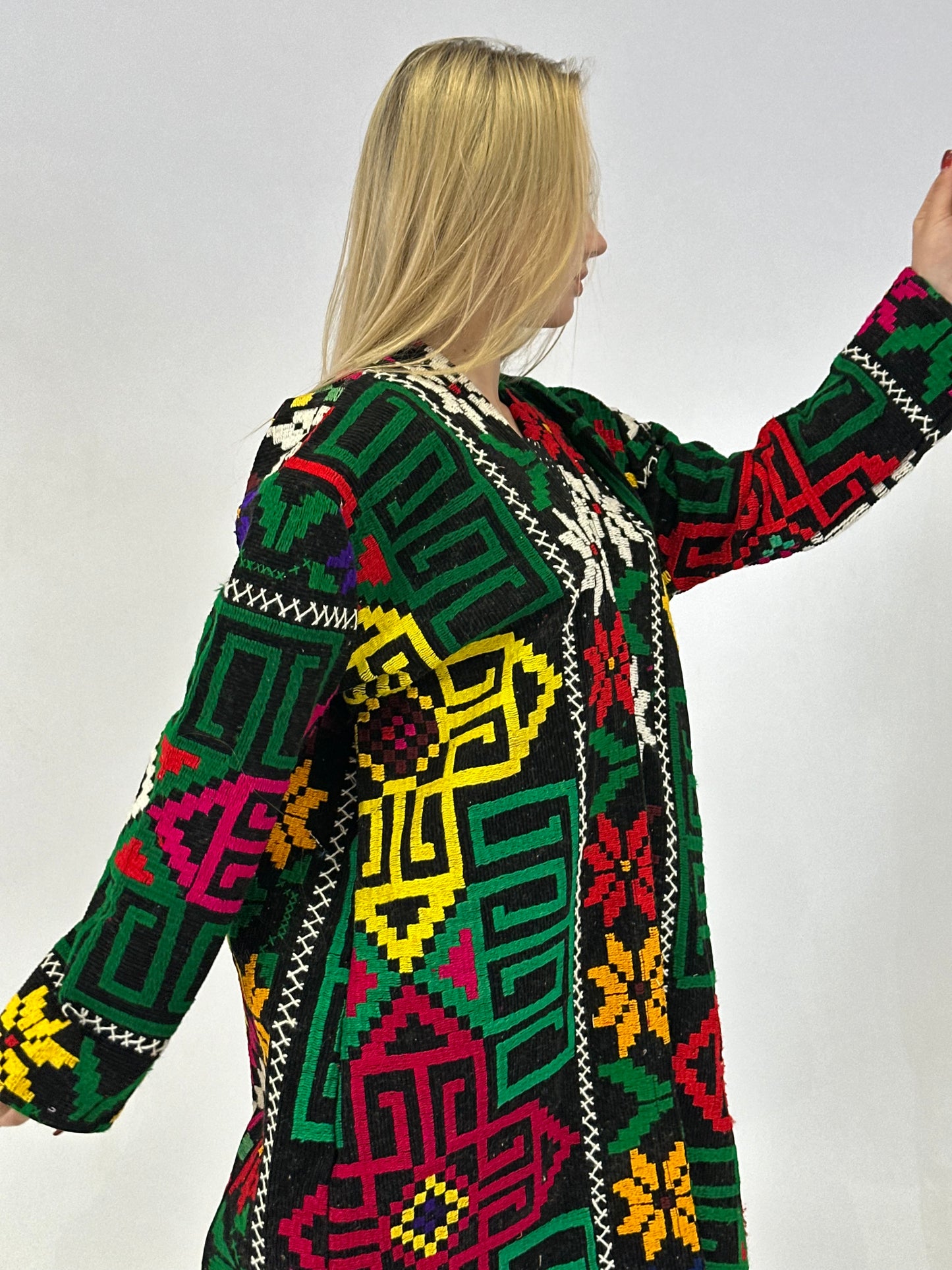 Handmade Upcycled Uzbek Suzani Embroidery Chapan Coat/Robe/Kaftan/Kimono Vintage