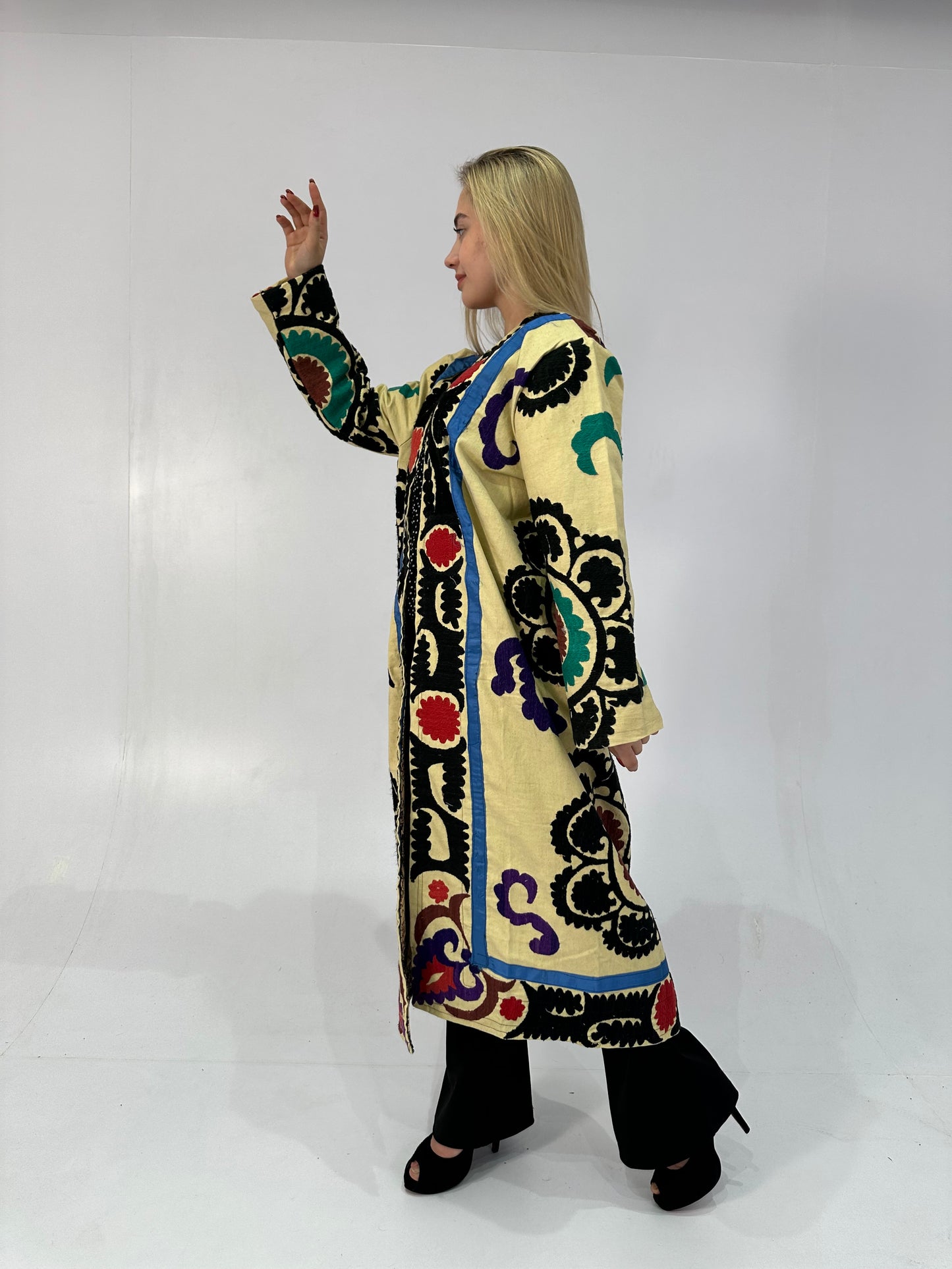 Handmade Upcycled Uzbek Suzani Embroidery Chapan Coat/Robe/Kaftan/Kimono Vintage