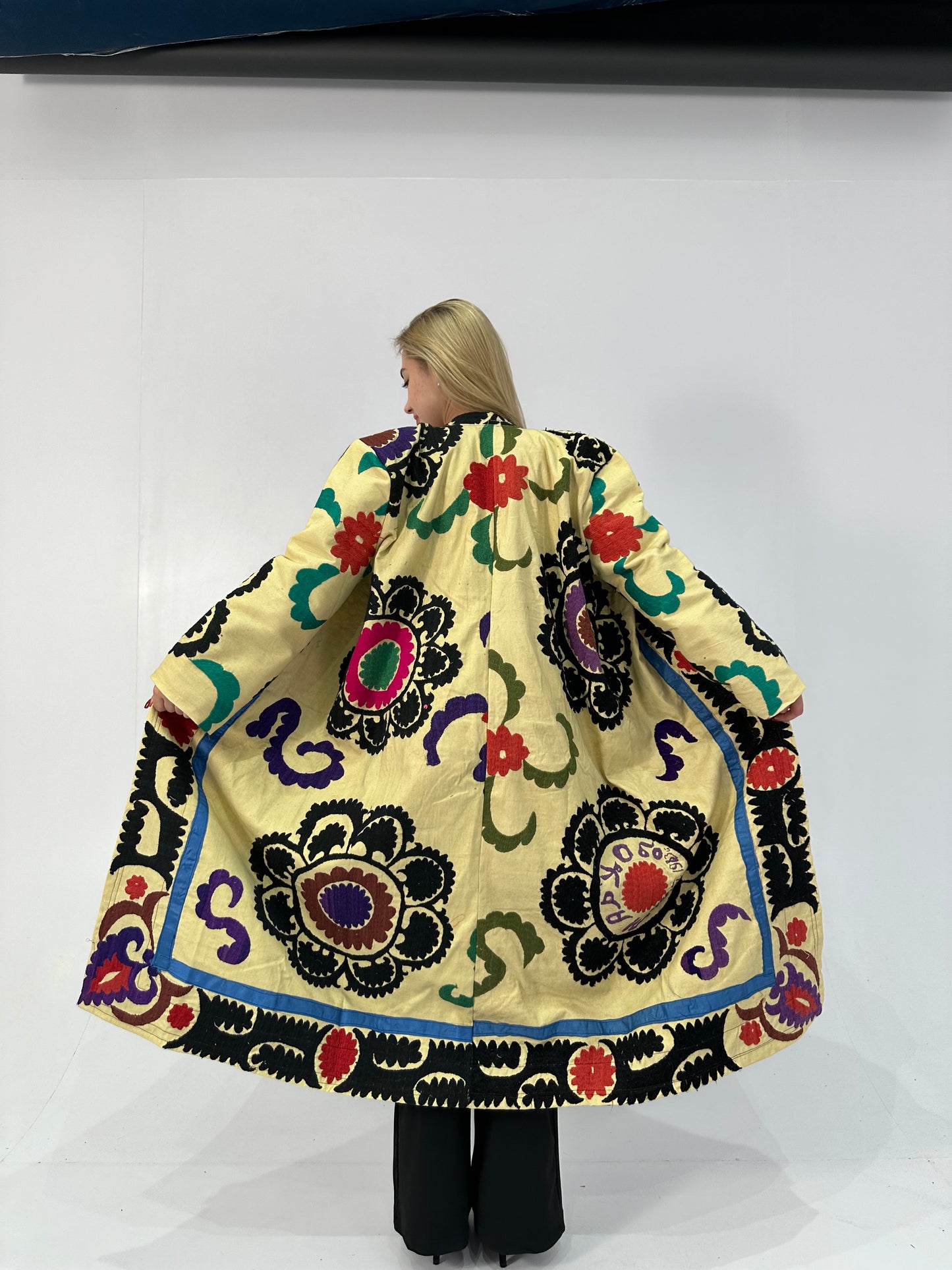 Handmade Upcycled Uzbek Suzani Embroidery Chapan Coat/Robe/Kaftan/Kimono Vintage
