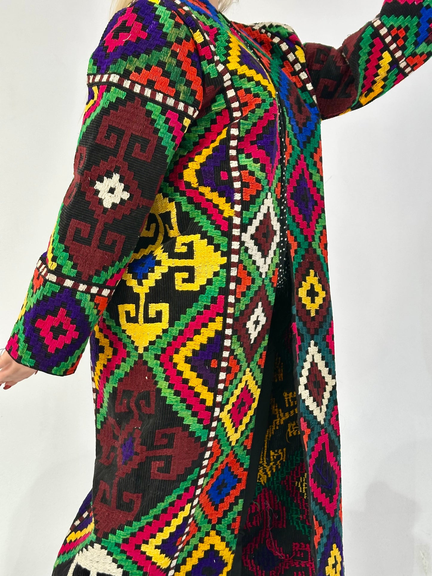 Handmade Upcycled Uzbek Suzani Embroidery Chapan Coat/Robe/Kaftan/Kimono Vintage