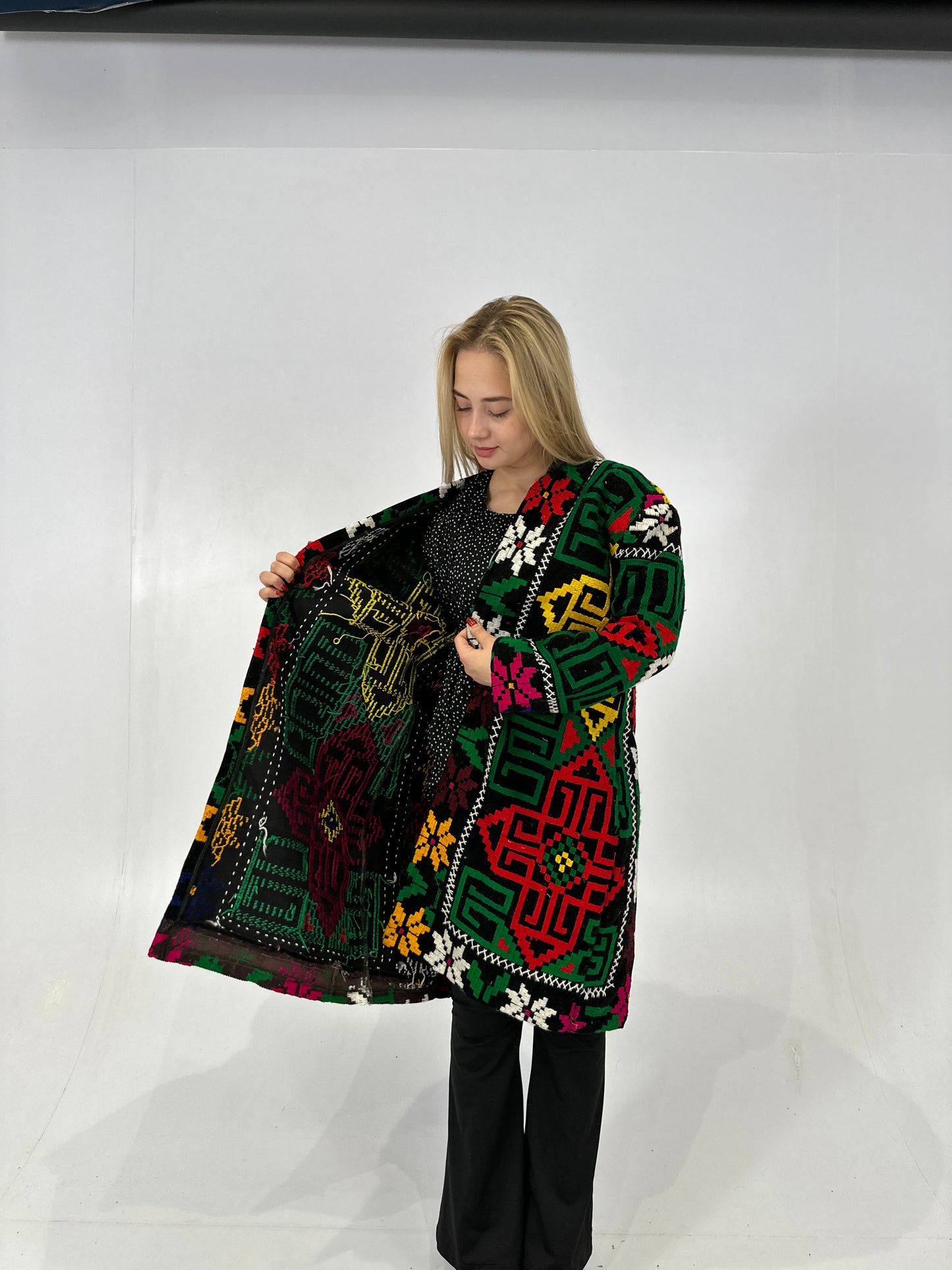 Handmade Upcycled Uzbek Suzani Embroidery Chapan Coat/Robe/Kaftan/Kimono Vintage