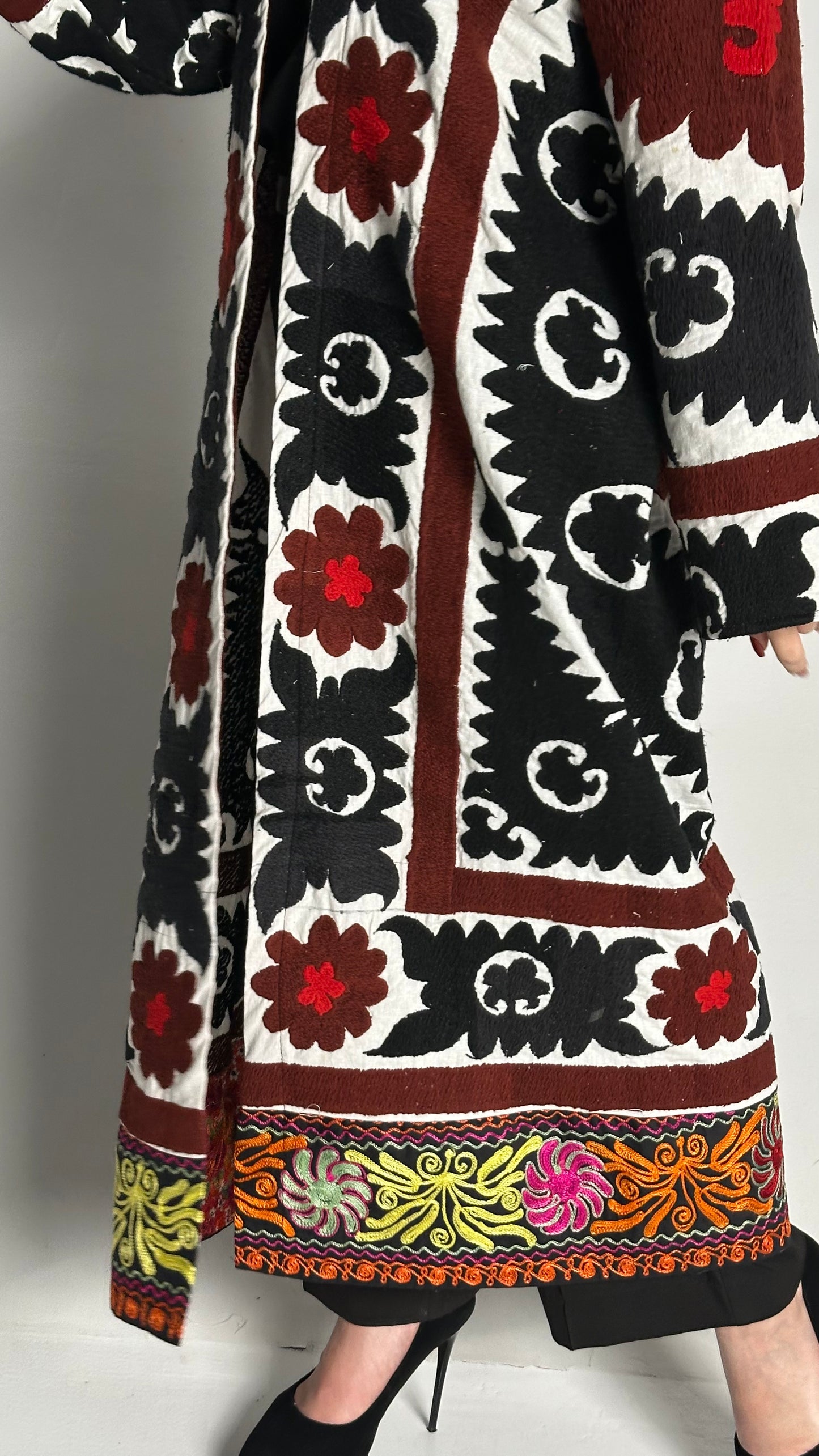 Handmade Upcycled Uzbek Suzani Embroidery Chapan Coat/Robe/Kaftan/Kimono Vintage