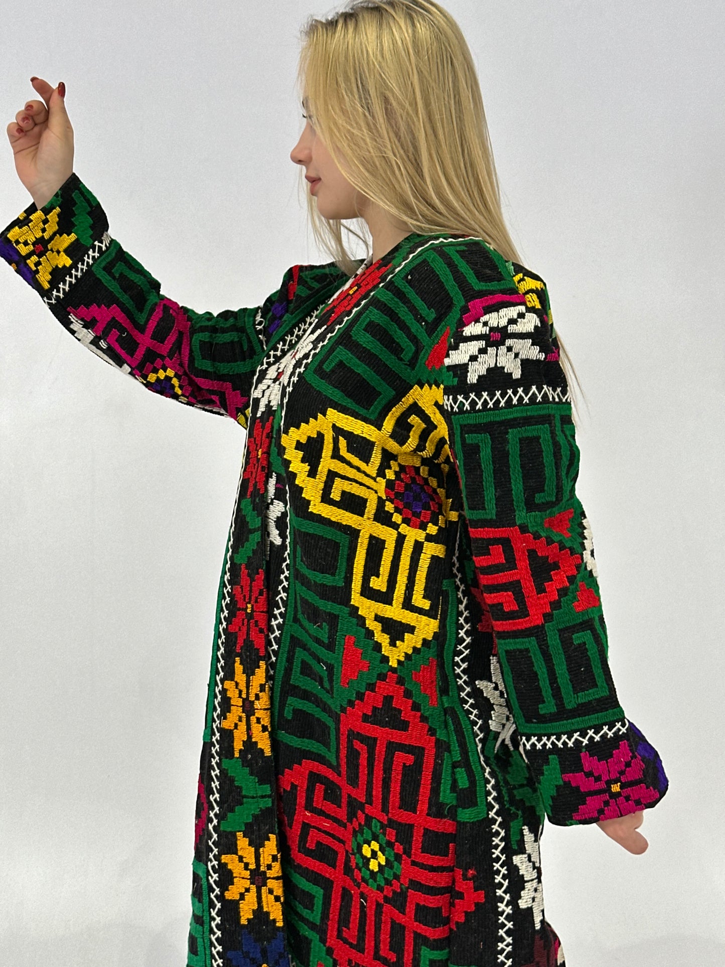 Handmade Upcycled Uzbek Suzani Embroidery Chapan Coat/Robe/Kaftan/Kimono Vintage