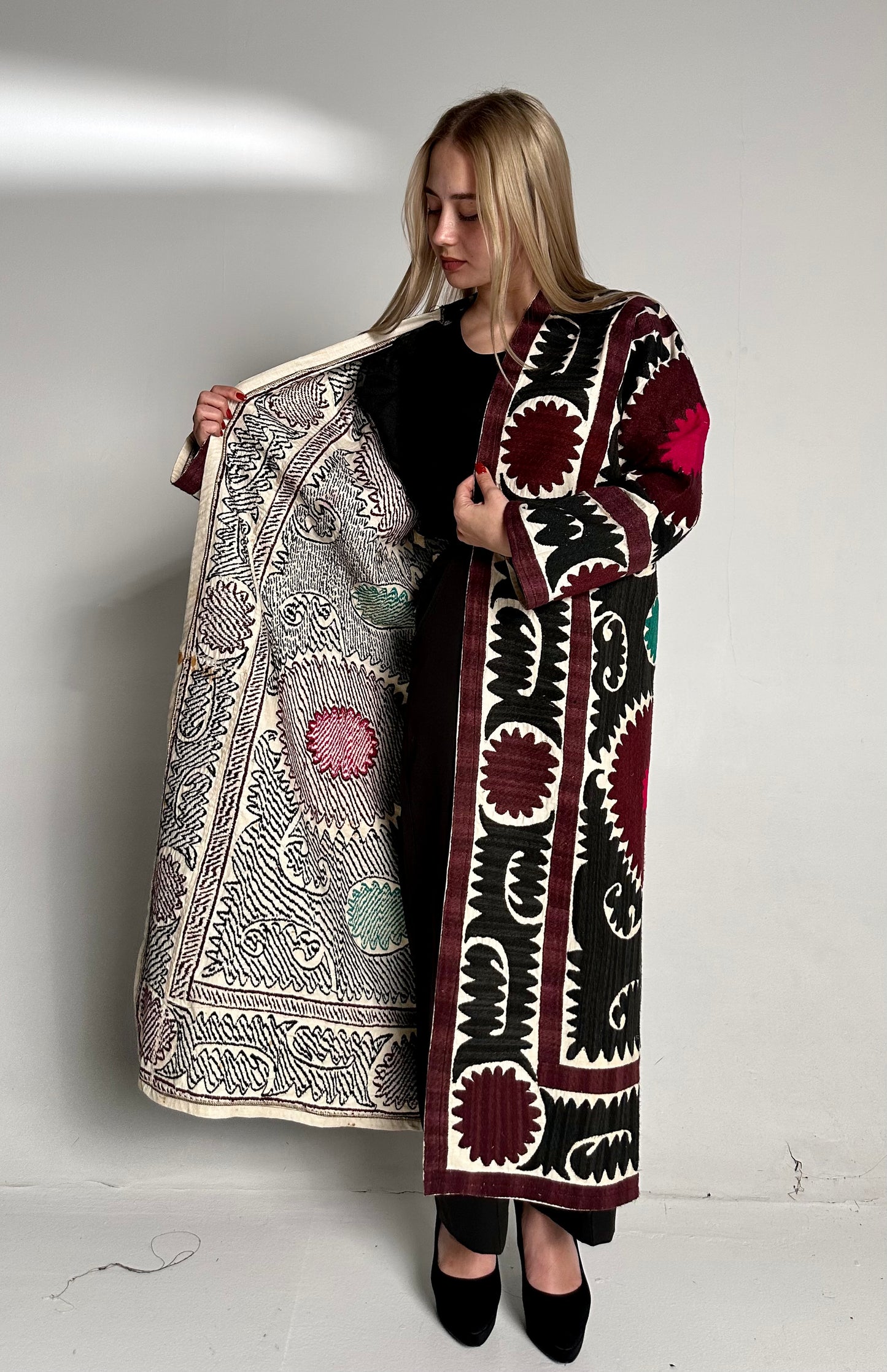 Handmade Upcycled Uzbek Suzani Embroidery Chapan Coat/Robe/Kaftan/Kimono Vintage