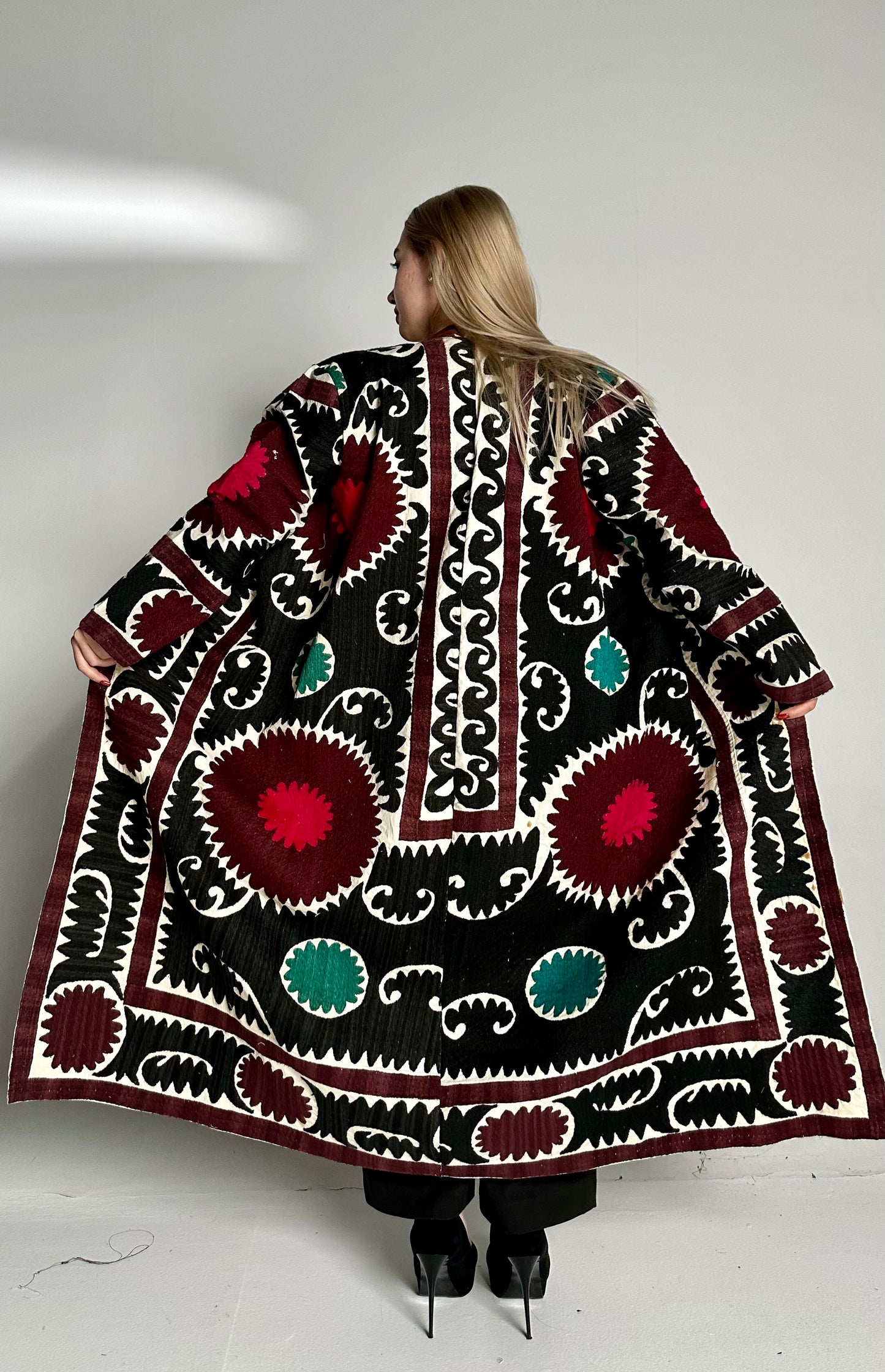 Handmade Upcycled Uzbek Suzani Embroidery Chapan Coat/Robe/Kaftan/Kimono Vintage